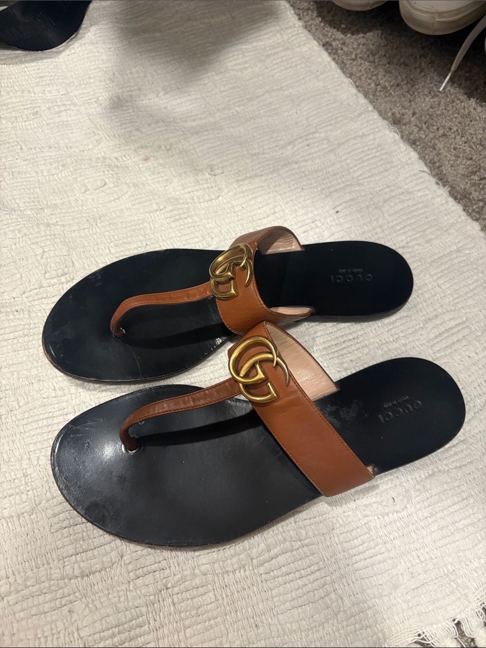 Gucci Brown Leather GG Thong Sandals with Gold Hardware authentic 39 1/2 - Picture 2 of 4